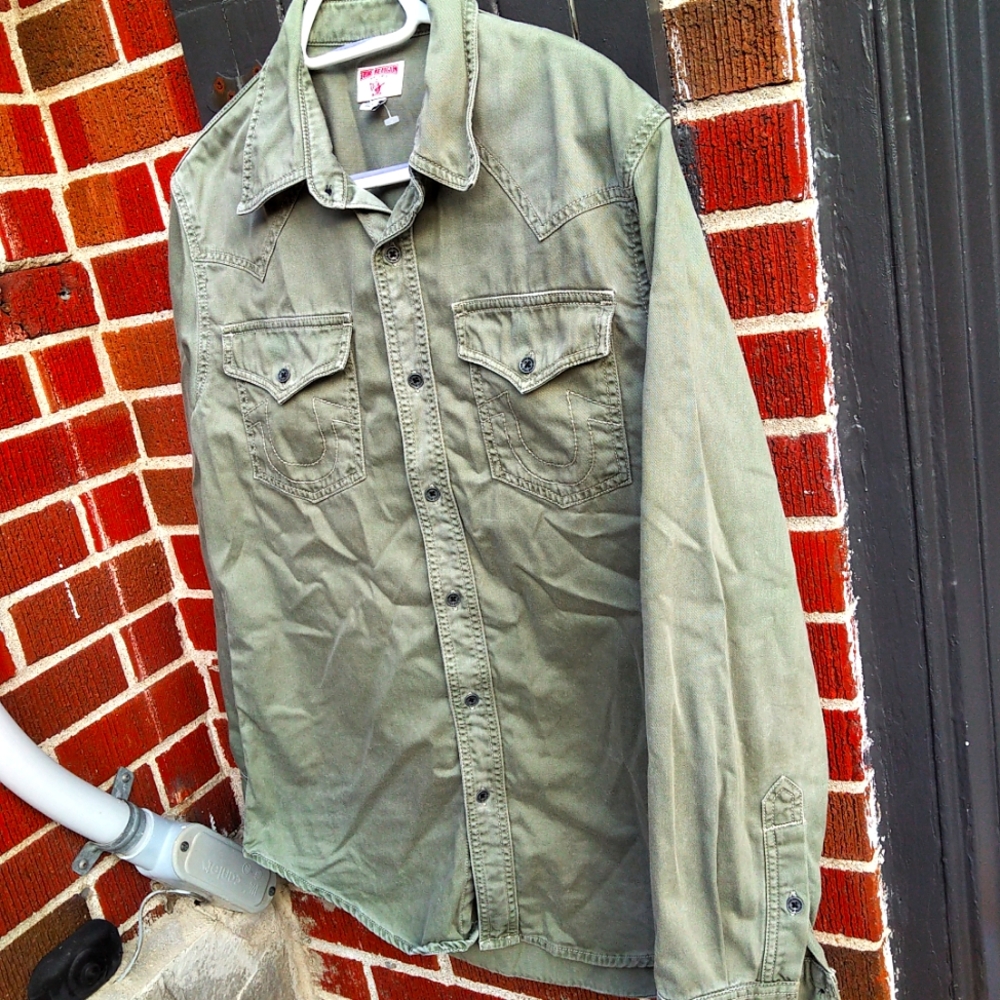 True Religion Rare pale green denim button down in EUC